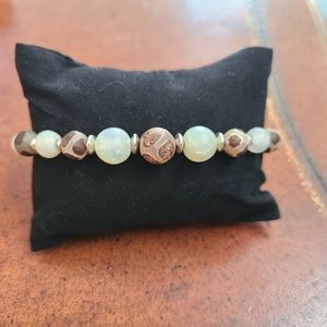 Mens adjustable braclet using 8,6,4 mm beads